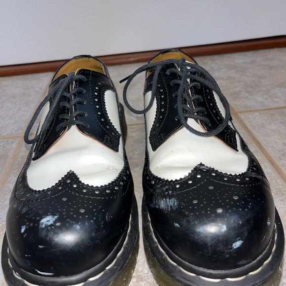 DR MARTENS 3989 BEX SMOOTH LEATHER BROGUE SHOES MENS 9 - Picture 3 of 9